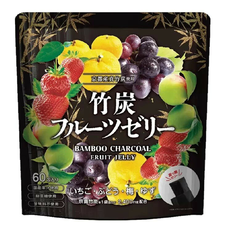 &nbsp; 【商品内容】 4種のフルーツミックス60袋入り(いちご味、ぶどう味、ゆず味、梅味) 京都嵯峨野京真竹炭パウダーを使用! 国産果汁を使用した自然なおいしさ!シャリっもちっ!とした新食感。 国産原料である甜菜を使用した甜菜糖を使用したギルティ-フリー。 甘味料・着色料は不使用。 ・いちご、ぶどう、ゆず、梅の4種類の竹炭フルーツゼリーです。 ・フルーツの自然のおいしさと新食感。 ・使用している竹炭は京都嵯峨野地区の竹のみ使用しています。 ・人工甘味料ではなく、体に優しい甜菜糖を使用。 ・甘味料・着色料も使用せず、余計なものは入れない安心設計。 &nbsp; 【保存方法・期限表示について】 ・直射日光・高温多湿を避け、常温で保存してください。開封後に冷蔵保存が必要な商品につきましては、その旨を商品パッケージに記載しております。 ・消費期限・賞味期限のある商品につきましては、商品パッケージ本体に記載しております。 &nbsp; 【商品・画像についてのご注意】 ・バリエーションのある商品の場合、商品画像が複数ある場合がございますが発送されるのは1点です。カラーやサイズなどのバリエーションは商品名をご確認ください。 ・商品の外装デザインは画像と異なる場合がございます。 &nbsp; 【送料・配送についての注意事項】 ・ご注文入れ違い等により欠品・遅延となる場合がございます。 ・ご注文の商品によって北海道、沖縄、離島および一部地域への配送時に追加送料がかかる場合や、配送ができない場合がございます。 &nbsp; 【返品・交換についての注意事項】 ご注文後のお客様都合によるキャンセル・返品・交換はお受けできません。 商品内容・仕様等を十分にご確認のうえ、ご注文ください。 ※大型商品については、サイズ・設置場所・搬入経路も事前にご確認ください。