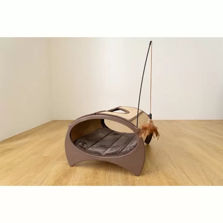 &nbsp; 【商品内容】 サイズ:53×105cm 組成:素材:竹 フレーム:プラスチック 原産国:中国 洗えません ・自然素材の竹を使用したペットハウス ・竹はペットの臭いの原因物質を減少させる効果があります。 ・両側に穴が空いた作りですのでペットがトンネルとして使用することができます。 ・遊ぶための猫じゃらしが付いています。 ・本商品は組み立て式です。パッケージに組み立て方は記載していますのでご確認ください。 ・組み立て後はしっかりとマジックテープ部分が接着されているか確認の上ご使用ください。 ・本商品はペット用品になります。ペット用品として以外のご使用はおやめください。 &nbsp; 【商品・画像についてのご注意】 ・バリエーションのある商品の場合、商品画像が複数ある場合がございますが発送されるのは1点です。カラーやサイズなどのバリエーションは商品名をご確認ください。 ・商品の外装デザインは画像と異なる場合がございます。 &nbsp; 【送料・配送についての注意事項】 ・ご注文入れ違い等により欠品・遅延となる場合がございます。 ・ご注文の商品によって北海道、沖縄、離島および一部地域への配送時に追加送料がかかる場合や、配送ができない場合がございます。 ・お客様都合でのキャンセルはお受け出来ませんのでご了承下さい。
