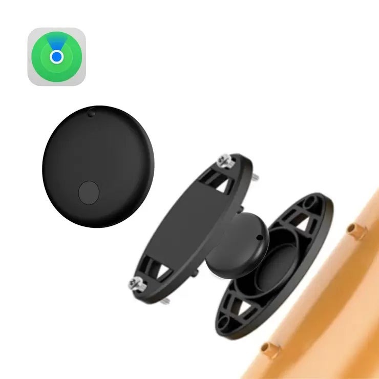 &nbsp; 【商品内容】 Appleの「探す」アプリで使える位置情報タグ(フレームホルダー付き) 大切な自転車の盗難対策や、お子様やご高齢者の見守りとして活躍します。 対応機種:iPhone、iPad、Apple Watch、Mac 対応OS:iOS14.5以降/macOS12.5以降 ※最新版の使用を推奨 ※Android非対応 セット内容:Loshall Tag(本体)/1個、コイン電池 CR2032/1個(※テスト用を本体に取付済み)、ストラップ/1個、取扱い説明書・保証書/1部、フレームホルダー(工具付き) 仕様:ワイヤレス方式/Bluetooth5.2+2.4GHzワイヤレスレシーバー 防水レベル: ローシャルタグ本体/IPX4、フレームホルダー/IPX5 バッテリー寿命/新品電池使用時で約12ヶ月※使用状況・環境により異なります。 材質:ABS、PC 原産国:中国 オプションパーツはキーホルダー、ベル、リアリフレクター、ステムアヘッド、ボトルケージホルダー、フレームホルダー、フロントサスペンション用ホルダーなど豊富にありますのでお好みのパーツをお選びください。 iPhone、iPad、Apple Watch、MacPCにある標準アプリ「探す」を使用して簡単かつ安全に位置情報を特定します。 様々なオプションパーツを併用することで自転車への取り付けが可能になります。防犯対策、お子様やご高齢者の自転車の見守りにも最適です。 月額使用料金は一切かかりません。 最大5人と共有できます。友達、家族、職場で共有して追跡できます。 Apple Air Tag用のオプションパーツにも対応しております。CR2032ボタン電池使用。 寿命は約1年間で交換のタイミングはiphoneがお知らせします。 生活防水IPX4 Apple MFi 認証:ライセンスNo.71710773563 総務省技適証明番号:220-JP8277 操作動画は こちら ペアリングの流れは こちら &nbsp; 【商品・画像についてのご注意】 ・バリエーションのある商品の場合、商品画像が複数ある場合がございますが発送されるのは1点です。カラーやサイズなどのバリエーションは商品名をご確認ください。 ・商品の外装デザインは画像と異なる場合がございます。 &nbsp; 【送料・配送についての注意事項】 ・ご注文入れ違い等により欠品・遅延となる場合がございます。 ・ご注文の商品によって北海道、沖縄、離島および一部地域への配送時に追加送料がかかる場合や、配送ができない場合がございます。 ・お客様都合でのキャンセルはお受け出来ませんのでご了承下さい。