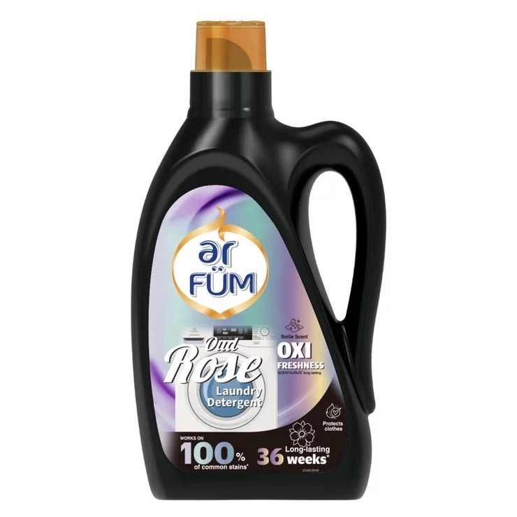 &nbsp; 【商品内容】 濃密アロマの、とろ?り新洗濯。 香りの心地よさ、洗浄の確かさ、衣類への思いやり。 そのすべてを1本に詰め込んだアフュームは、“香りで暮らしを満たしたい人にぴったりの洗剤です。 衣類にふんわり残る余韻を楽しめる36週間*1香りをキープ。 皮脂・メイク・油汚れまでしっかり落としながら、やわらかく整えるケア力も。 *1...保管状態による【商品特徴】 ・“香りが長く残る”を極めたプレミアム処方 ヨーロッパ式のフレグランス保持技術で、洗い上がりからクローゼットにしまった後まで心地よい余韻が持続。 ・洗浄力とやさしさを両立させた設計 皮脂・汗・油汚れ・メイク汚れなど日常汚れをしっかり分解。ココナッツオイル由来成分が繊維をほどよく整え、ふんわり仕上がる。 ・色褪せ・くすみに強いケア成分入り GLDA(植物由来成分)カラーケア成分配合で、お気に入りの洋服の発色をキープ。着るたびに“新品みたいな見た目”が続く。 ※すべての素材に対する効果を保証するものではありません。 ・これ1本で抗菌へアプローチ。毎日の衛生対策にも◎。敏感肌に配慮した無添加処方で家族使いにも安心。 ・柔軟剤を使わなくても快適な仕上がり 静電気・ゴワつきを抑え、ふんわり肌なじみ良い質感に。香りが混ざらないから、洗剤の香りを純粋に楽しめる。 *1...保管状態による *2...特定の試験環境下での抗菌効果 ※全ての菌に効果があるわけではありません【こんな人におすすめ】 ・服の色あせやくすみが気になる方 ・敏感肌向けの刺激が少ない洗剤を求めている方 ・1本で洗浄・香り・ケアまでこなしたい方 ・部屋干しのニオイ対策をしたい方 ・洗濯の時間を、少しでも心が和らぐ時間に変えたい方【フレグランスノート】 ウードローズ - 深みのある優雅なローズウッディ ローズの甘さにウードの重厚感が重なった、上質で色気のあるクラシックフローラル。ほんのりアンバーが加わり、落ち着きと華やかさが同居する大人の香り。 トップノート:ラベンダー/ベルガモット/フレッシュシトラス/ ミドルノート:ローズ/スミレ/トンカビーンズ ベースノート:アンバー/パチョリ【使用方法】 衣類の絵表示を確認してから使用してください。 色落ちが気になる衣類は、目立たない部分で確認してください。 洗剤は洗濯機の所定の投入口に入れてください。 ドラム型/縦型全自動/二層洗濯機 洗濯物量:(1)4-6kg / (2)2-3kg 洗濯水量:(1)40-60L / (2)20-30L ドラム型:(1)2/3キャップ(40ml) / (2)1/2キャップ(30ml) 縦型全自動/二層洗濯機:(1)1キャップ(60ml) / (2)2/3キャップ(40ml) ※洗濯機の取扱説明書に従って使用してください。 ※汚れがひどい部分には、液を直接つけてから洗ってください。… &nbsp; 【商品・画像についてのご注意】 ・バリエーションのある商品の場合、商品画像が複数ある場合がございますが発送されるのは1点です。カラーやサイズなどのバリエーションは商品名をご確認ください。 ・商品の外装デザインは画像と異なる場合がございます。 &nbsp; 【送料・配送についての注意事項】 ・ご注文入れ違い等により欠品・遅延となる場合がございます。 ・ご注文の商品によって北海道、沖縄、離島および一部地域への配送時に追加送料がかかる場合や、配送ができない場合がございます。 &nbsp; 【返品・交換についての注意事項】 ご注文後のお客様都合によるキャンセル・返品・交換はお受けできません。 商品内容・仕様等を十分にご確認のうえ、ご注文ください。 ※大型商品については、サイズ・設置場所・搬入経路も事前にご確認ください。