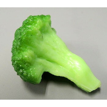 ひとつひとつ職人が手づくりで仕上げたリアルな食品サンプルです。マグネット付きなので、冷蔵庫やホワイトボード等に貼り付けられます。※職人手作りのため商品画像と若干異なる場合がございます。サイズ約47×39×25mm個装サイズ：6×5×2.5cm重量約13g個装重量：25g素材・材質塩化ビニール生産国日本fk094igrjs