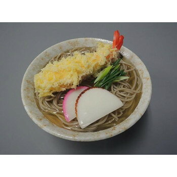 天ぷらの衣までリアルに再現した天ぷらそばです!お部屋のインテリアや、定食屋さんのディスプレイ用としてもおすすめです♪※職人手作りのため、形状や色味、風合いは写真と若干異なる場合がございます。また、食品サンプルと丼鉢は接着されておりません。サイズΦ180×80mm個装サイズ：20×23×8cm重量740g個装重量：750g素材・材質食品サンプル:塩化ビニール丼鉢:陶器セット内容天ぷらそば×1丼鉢×1生産国日本fk094igrjs