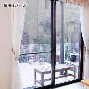 窓を濡らして貼りつけるだけ!!粘着剤を使用していないのでノリ残りの心配がありません。室内が見えにくいタイプ。※夜間は室内が明るい場合、目隠し効果はありません。サイズ92cm幅×15m巻(厚み0.25mm)個装サイズ：92×12×12cm重量個装重量：5200g素材・材質塩化ビニル樹脂仕様UVカット率:99％生産国日本fk094igrjs