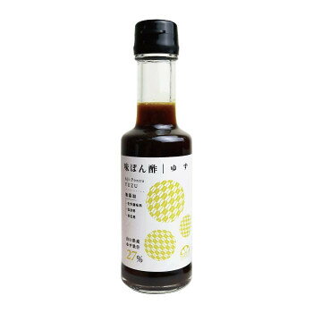 注ぐたびに豊かな香りが広がる、華やかで芳醇なゆず果汁の味ぽん酢です。いろいろな料理に合います。サイズ個装サイズ：21×28×25cm重量個装重量：1800g仕様賞味期間：製造日より180日生産国日本原材料名称：味付けぽん酢柚子(山口県産)、本醸造醤油(大豆・小麦を含む)、昆布、さば節、発酵調味料、本みりん、醸造酢アレルギー表示大豆、小麦（原材料の一部に含んでいます）保存方法常温製造（販売）者情報【製造販売元】(株)柚子屋本店山口県萩市大字椿東字奈古屋1189fk094igrjs