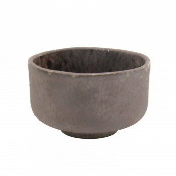 桜の模様に目を惹かれる抹茶椀です。お茶をより一層美味しく感じられること間違いなしの商品です。サイズ径11×高さ6.5cm個装サイズ：7.9×11.9×10.3cm重量個装重量：240g生産国日本fk094igrjs