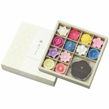 日本を代表する12種類の花々をかたどったフローティングキャンドル。グラス付ですのですぐにお使い頂けます。植物由来原料を使用し、やわらかな色合いとそれぞれの花の香りが楽しめます。サイズキャンドル:最大直径4.8×高さ2.5cm、グラス:直径8.7×高さ3.8cm個装サイズ：24.6×23.3×5.5cm重量565g個装重量：622g素材・材質ガラス、ローソクセット内容花づくし(植物性)キャンドル:12種各1個、グラス1個生産国ベトナムfk094igrjs