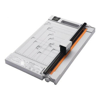 紙押えが90度開くので簡単に用紙がセットできます。回転式8角形のカッターマットでマット面が16面使えます。サイズ270×414×83mm個装サイズ：47×28×10cm重量個装重量：1280g素材・材質本体:ABS樹脂・POM替刃:ABS樹脂・POM・スチールカッターマット:PVC・ABS樹脂付属品直線刃(M-33)1個ミシン刃(M-34)1個カッターマット(M-37)1本取扱説明書生産国中国fk094igrjs