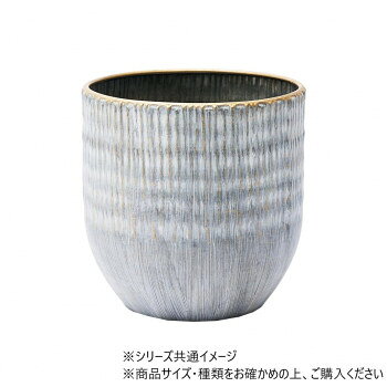 鉄製なのに水漏れしない花器です。シンプルで工業的だけれども、様々な生花やグリーンに合います。注意点もらいサビ:錆びの発生を抑える加工をしておりますが、鉄粉の付着やもらいサビにより錆の発生が早まる場合がございます。ご使用前に水で内側(特に底の隅)を洗浄してからご使用いただくと、より錆びの発生抑制できます。個体差:色は個体差がございますが、お選びいただけません。また、不良対象とはなりません。※素材の特性上、炎天下では非常に熱くなる場合がございます。やけどにご注意ください。※色は個体差がございますがお選びいただけません。また不良対象とはなりません。※叩く際に、固いもの・鋭利なものをご使用になりますと傷がつく事がございますので、ご注意ください。※外れた際に下段が落下することがありますので、床から高くない位置で作業を行っていただき、商品や床に傷や凹みがつかないよう、床に段ボールなどの衝撃吸収材を置くことをお勧めします。サイズΦ14×H14cm個装サイズ：19×18×18cm重量約190g個装重量：500g素材・材質鉄生産国中国fk094igrjs
