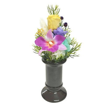 プリザーブドフラワーとアーティフィシャルフラワーを組み合わせたコンパクトサイズのご供花です。花器付きですので、ケースから出してそのままお仏壇へ置くだけで、水やりも不要でお手入れの手間を取りません。コンパクトサイズのお仏壇や手元供養としてもお選びいただける、場所を取らないサイズです。サイズ本体:W10.0×D7.0×H20.0cm、花器:φ6×H9.5cm(口径φ5.5cm)個装サイズ：10×7×20cm重量個装重量：151g仕様クリアケース入り生産国日本fk094igrjs