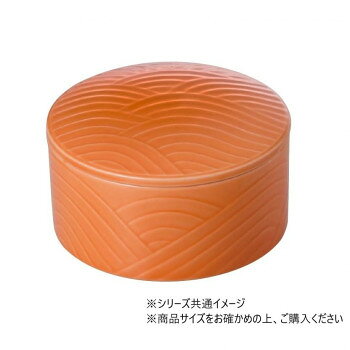 波文様と和が織りなす実用性の高い蓋物。おかずの盛り付けやお菓子入れ、そのまま保存容器としてもお使いいただけます。サイズφ110×65mm個装サイズ：15.0×13.6×8.3cm重量340g個装重量：420g素材・材質磁器仕様食洗機、電子レンジ:使用可(温め直しに限る)生産国日本fk094igrjs