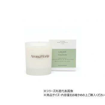 高品質の植物性ソイワックスに100%ピュアエッセンシャルオイルを贅沢に配合し、一つ一つ手作りされています。ソイワックスは融点が低く溶けやすい分、早くそしてやさしく香りが広がります。火の揺らぎと共に香りがほのかに広がり癒しの空間へと誘います。火を灯さなくてもふんわりとした香りが広がりるので、ただ置いておくだけでもお楽しみいただけます。・レモングラス&ベルガモットの香りさわやかなウェストインディアンレモングラスとイタリアンベルガモットをブレンド。疲れた日の心に寄り添い心地よく染みわたります。サイズ幅8.5×奥8.5×高10cm個装サイズ：8.5×8.5×10cm重量個装重量：585g仕様香り:レモングラス&ベルガモット燃焼時間:約36時間・植物由来成分ピュアエッセンシャルオイル配合シリコンフリーヴィーガンフレンドリークルエルティフリー(動物実験していない)ナッツフリーグルテンフリーデイリーフリー(乳製品不使用)ミネラルオイルフリーパームオイルフリー人口香料不使用ペトロケミカルフリー(石油化学不使用)パラペンフリー生産国イギリスfk094igrjs