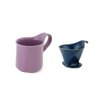 お手軽にドリップコーヒーを始められます。誰でも簡単に美味しいコーヒーを淹れられるので、プレゼントにもオススメです。※同色のセットでも焼成窯の違いで、多少の色の差がある場合があります。※全ての製品が均一ではない個体差も「やきもの」ならではの魅力としてお楽しみください。※ZEROJAPANのカラー製品は全て釉薬による優しい色合いを表現しているため、やきもの特有の自然な色幅があります。※商品のカラーはモニターの設定・発色などにより実際の商品と異なる場合があります。サイズドリッパー:W117×D152×H103mm、マグカップ:W130×D88×H108mm個装サイズ：14.6×12.3×20.5cm重量個装重量：730g素材・材質陶磁器仕様ドリッパートレイ付容量(マグカップ):300cc生産国日本fk094igrjs
