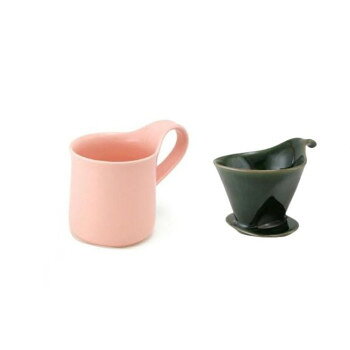お手軽にドリップコーヒーを始められます。誰でも簡単に美味しいコーヒーを淹れられるので、プレゼントにもオススメです。※同色のセットでも焼成窯の違いで、多少の色の差がある場合があります。※全ての製品が均一ではない個体差も「やきもの」ならではの魅力としてお楽しみください。※ZEROJAPANのカラー製品は全て釉薬による優しい色合いを表現しているため、やきもの特有の自然な色幅があります。※商品のカラーはモニターの設定・発色などにより実際の商品と異なる場合があります。サイズドリッパー:W117×D152×H103mm、マグカップ:W130×D88×H108mm個装サイズ：14.6×12.3×20.5cm重量個装重量：730g素材・材質陶磁器仕様ドリッパートレイ付容量(マグカップ):300cc生産国日本fk094igrjs