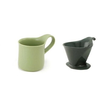 お手軽にドリップコーヒーを始められます。誰でも簡単に美味しいコーヒーを淹れられるので、プレゼントにもオススメです。※同色のセットでも焼成窯の違いで、多少の色の差がある場合があります。※全ての製品が均一ではない個体差も「やきもの」ならではの魅力としてお楽しみください。※ZEROJAPANのカラー製品は全て釉薬による優しい色合いを表現しているため、やきもの特有の自然な色幅があります。※商品のカラーはモニターの設定・発色などにより実際の商品と異なる場合があります。サイズドリッパー:W117×D152×H103mm、マグカップ:W130×D88×H108mm個装サイズ：14.6×12.3×20.5cm重量個装重量：730g素材・材質陶磁器仕様ドリッパートレイ付容量(マグカップ):300cc生産国日本fk094igrjs