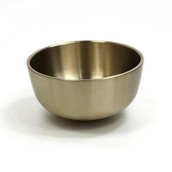 毎日ご先祖様に使う仏具・仏器は使いやすさ、シンプルさにこだわりました。直径約2.5寸(約80mm)の真鍮製広丸リンです。優しい音が響きます。※リン布団は別売りになります。サイズ高さ45×幅80×奥行80mm個装サイズ：8.6×8.5×5.1cm重量約138g(箱含む)個装重量：126g素材・材質真鍮生産国日本fk094igrjs