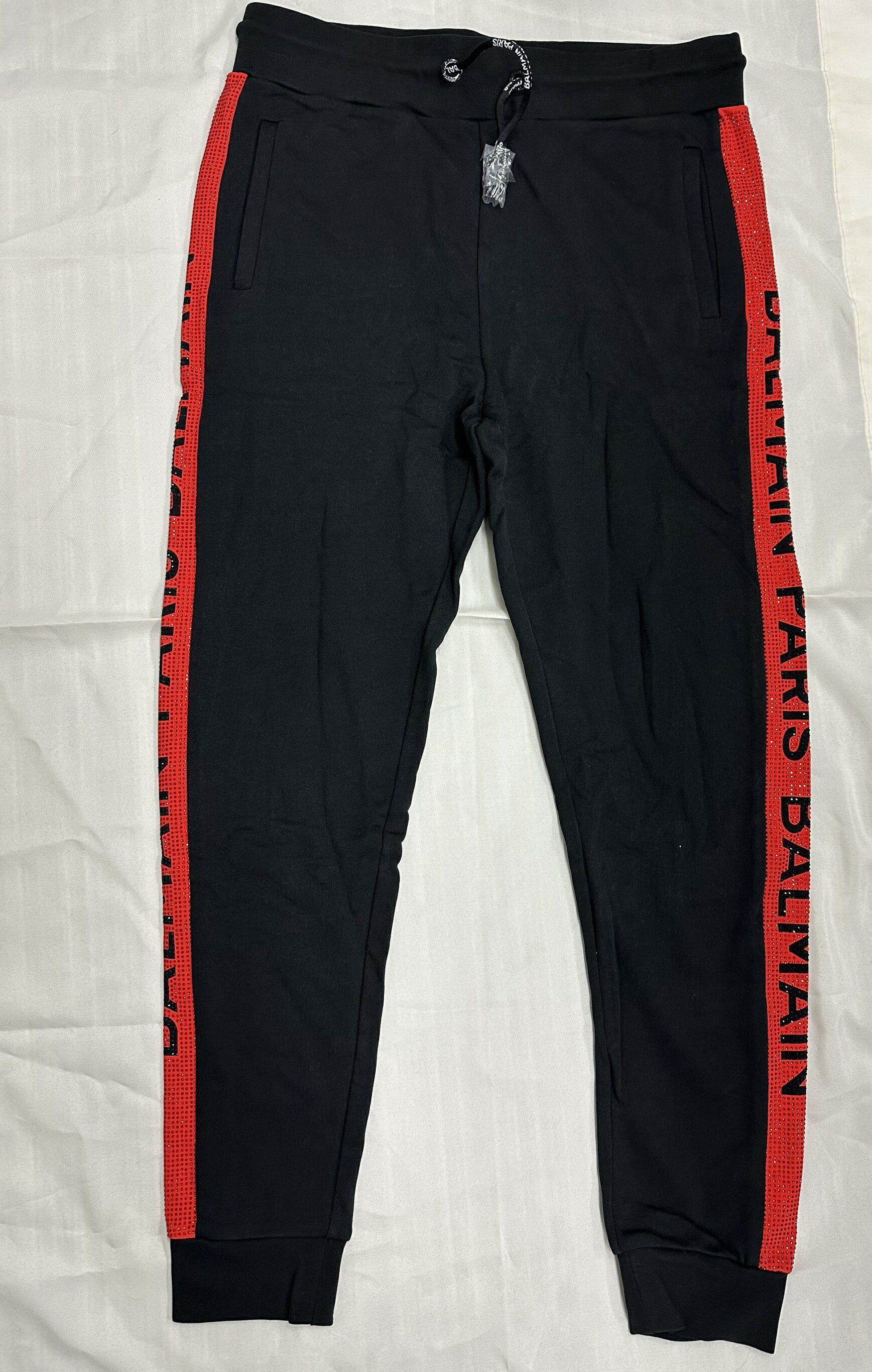【新品タグ付】BALMAIN バルマン ジョガーパンツ 黒×赤 ラインストーン サイドロゴ スウェット L メンズ 高級 ラグジュアリーブランド