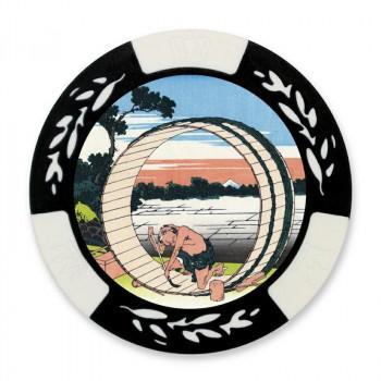 浮世絵が描かれたカジノチップマーカー。両面同デザインです。※内部に鉄が入っていますが、磁力への反応は微弱です。※本品に台座は付属しません。ポケット等に入れてで持ち運んでください。※商品画像の色合いは実際の商品と差が生じる場合がございます。サイズ約直径40mm個装サイズ：10.5×7.8×1cm重量個装重量：20g素材・材質プラスチック生産国中国fk094igrjs