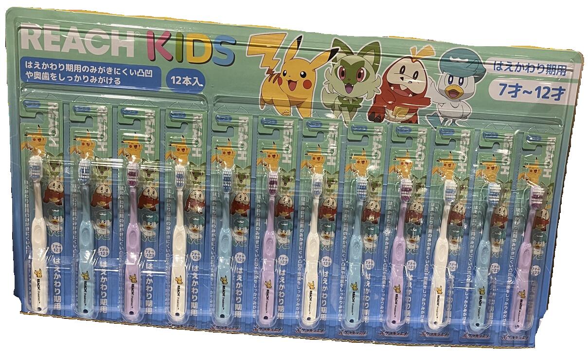 ■　商品内容はえかわり期用 高密度植毛タイプで歯みがきに慣れていないお子様でもプラークをきれいに除去 奥まで届く毛の長さと、四角い高密度毛でしっかり磨ける ブラシの段差が歯の隅々に付着した歯垢を簡単に除去 14度ネックで、むし歯になりやすい奥歯もしっかり磨ける 7-12歳のお子様の口の発達に合わせたヘッド設計 お子様が握りやすい幅広ハンドル 人気のキャラクターで、楽しく歯みがき 【届きにくい奥歯の奥まで届くアングルネック】 歯医者さんの使うデンタルミラーをヒントに、角度のついたネックを設計。奥歯までしっかり磨けます。 【小さな口に合わせたコンパクトヘッド】 中央はかため植毛で耐久性が高く、外側はやわらかめ植毛でやさしく歯垢を除去。 毛が短いのでお子様の口にも入りやすい。 【しっかり握りやすいハンドル】 小さな手にぴったりフィットし、安定したブラッシングが可能。 ※ご購入の時期によって、パッケージ・もしくはハンドルの色アソートが異なる場合がございます。■　送料・配送についての注意事項●ご注文入れ違い等により欠品・遅延となる場合がございます。 ●ご注文の商品によって北海道、沖縄、離島および一部地域への配送時に追加送料がかかる場合や、配送ができない場合がございます。 ●お客様都合でのキャンセルはお受け出来ませんのでご了承下さい。