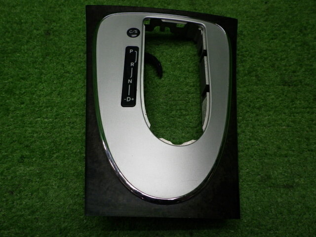【中古】メルセデス・ベンツ E320 Eクラス シフトパネル 木目 200307053中古 車 パーツ 中古パーツ 中古部品 カスタム 即発送