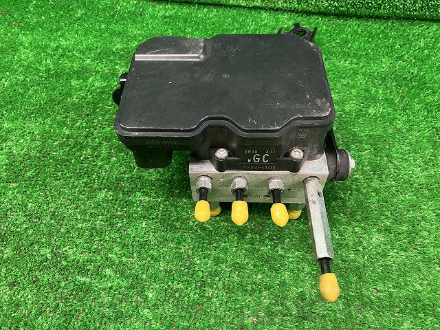 【中古】トヨタ M710S パッソ ABSアクチュエーター 44510-B1350 89540-B1370 241214221中古 車 パーツ 中古パーツ 中古部品 カスタム 即発送
