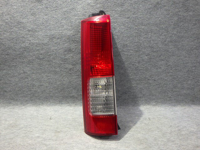 【中古】エブリイ 左テール DA64W 35603-68HI 35670-68H20 スズキ 260110221中古 車 パーツ 中古パーツ 中古部品 カスタム 即発送