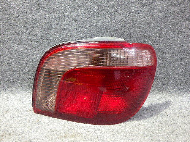 【中古】ヴィッツ 右テール SCP10/15 前期 52-004 81550-52130 トヨタ 260116221中古 車 パーツ 中古パーツ 中古部品 カスタム 即発送