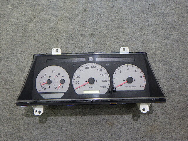 【中古】グランドハイエース スピードメーター 251000Km KCH16W 83800-2F110 トヨタ 2001年 260117021中古 車 パーツ 中古パーツ 中古部品 カスタム 即発送