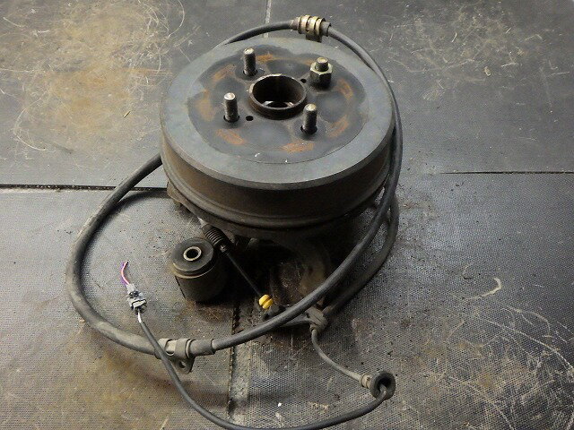 【中古】スプリンター 左リア ハブ ナックル ドラム付 AE114 ワイヤー センサー付 トヨタ 260128221中古 車 パーツ 中古パーツ 中古部品 カスタム 即発送