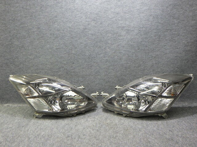 【中古】アイシス　ヘッドライト　左右　HID　ANM10/15　前期　44-61　C　81150-44310　260408021中古 車 パーツ 中古パーツ 中古部品 カスタム 即発送