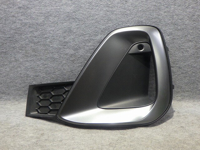 【中古】アウディ　A5　左フォグカバー　8B3807682　260416222中古 車 パーツ 中古パーツ 中古部品 カスタム 即発送