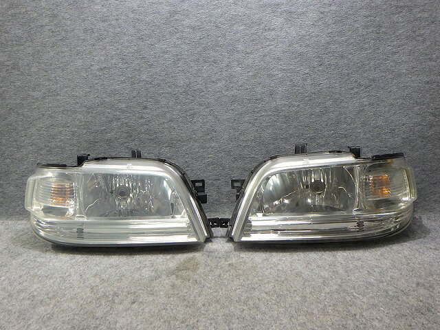 【中古】キューブ　ヘッドライト　左右　ハロゲン　Z10　100-63613　後期　26010-2U725　260430021中古 車 パーツ 中古パーツ 中古部品 カスタム 即発送