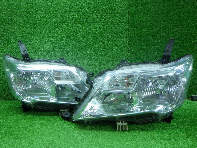 【中古】日産 C26/NC26 セレナ 前期 ヘッドライト 左右 HID 100-23097 B 240509123中古 車 パーツ 中古パーツ 中古部品 カスタム 即発送