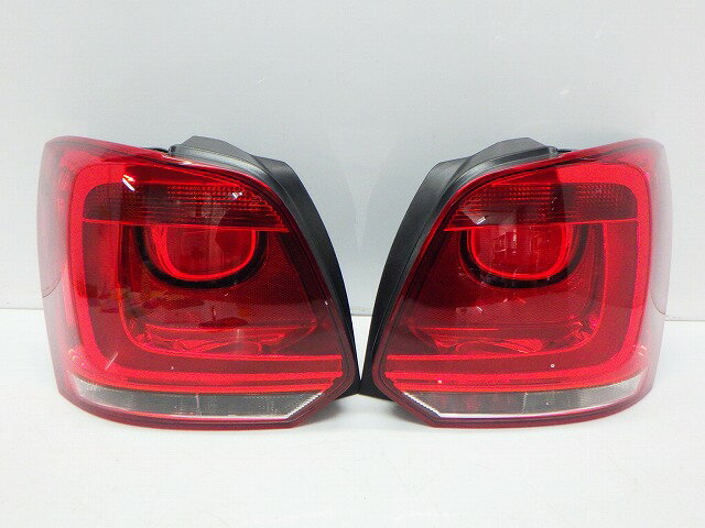 【中古】★コーティング　フォルクスワーゲン　6R　ポロ　前期　テールレンズ　左右セット　6RO　945　230225115中古 車 パーツ 中古パーツ 中古部品 カスタム 即発送