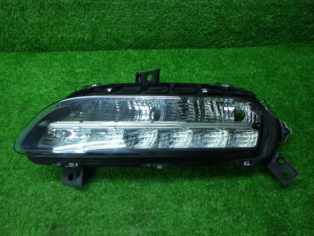 【中古】ポルシェ　970型　パナメーラ　左　ウィンカーデイライト　970　631　081　02　訳有り　230412184中古 車 パーツ 中古パーツ 中古部品 カスタム 即発送