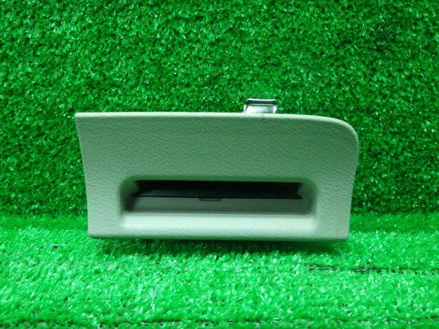 【中古】【中古】ホンダ　RR1/2/3/4/　エリシオン　灰皿　190820229中古 車 パーツ 中古パーツ 中古部品 カスタム 即発送中古 車 パーツ 中古パーツ 中古部品 カスタム 即発送