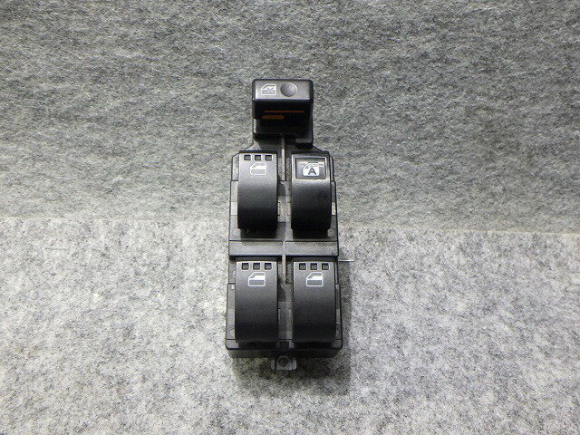 【中古】パッソ　パワーウィンドウスイッチ　KGC　QNC10/15　84820-B1080　2007年　260504053中古 車 パーツ 中古パーツ 中古部品 カスタム 即発送