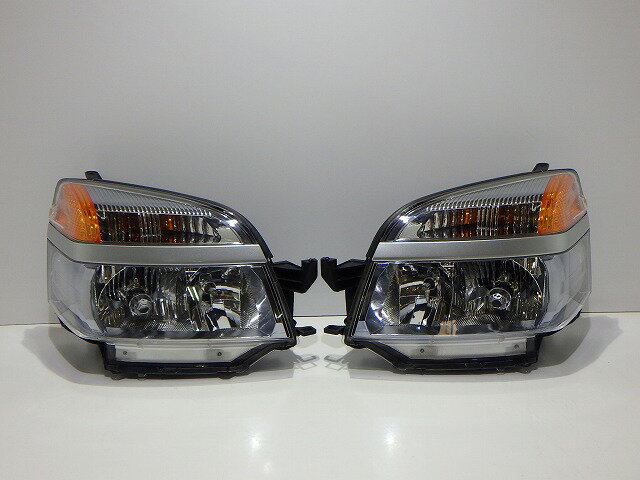 【中古】ヴォクシー ヘッドライト左右 HID AZR60/65 前期 28-154 C2 81110/81150-28680 コーティング 綺麗 260520053中古 車 パーツ 中古パーツ 中古部品 カスタム 即発送