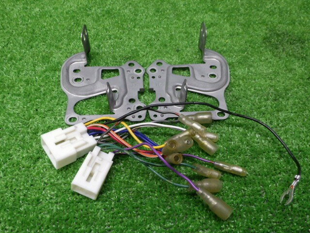 【中古】トヨタ　AZR60/65　ヴォクシー　ノア　純正　オーディオステー　ナビステー　ハーネスセット　231214071中古 車 パーツ 中古パーツ 中古部品 カスタム 即発送