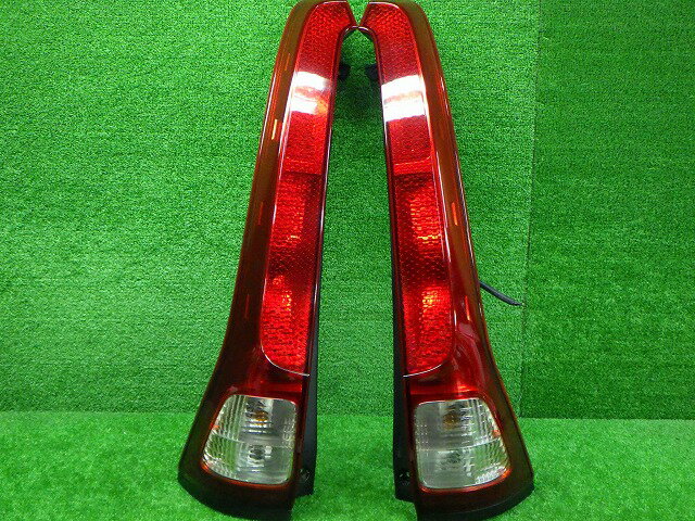 【中古】日産 C25/NC25 セレナ 前期 テールレンズ左右 D008 230928175中古 車 パーツ 中古パーツ 中古部品 カスタム 即発送