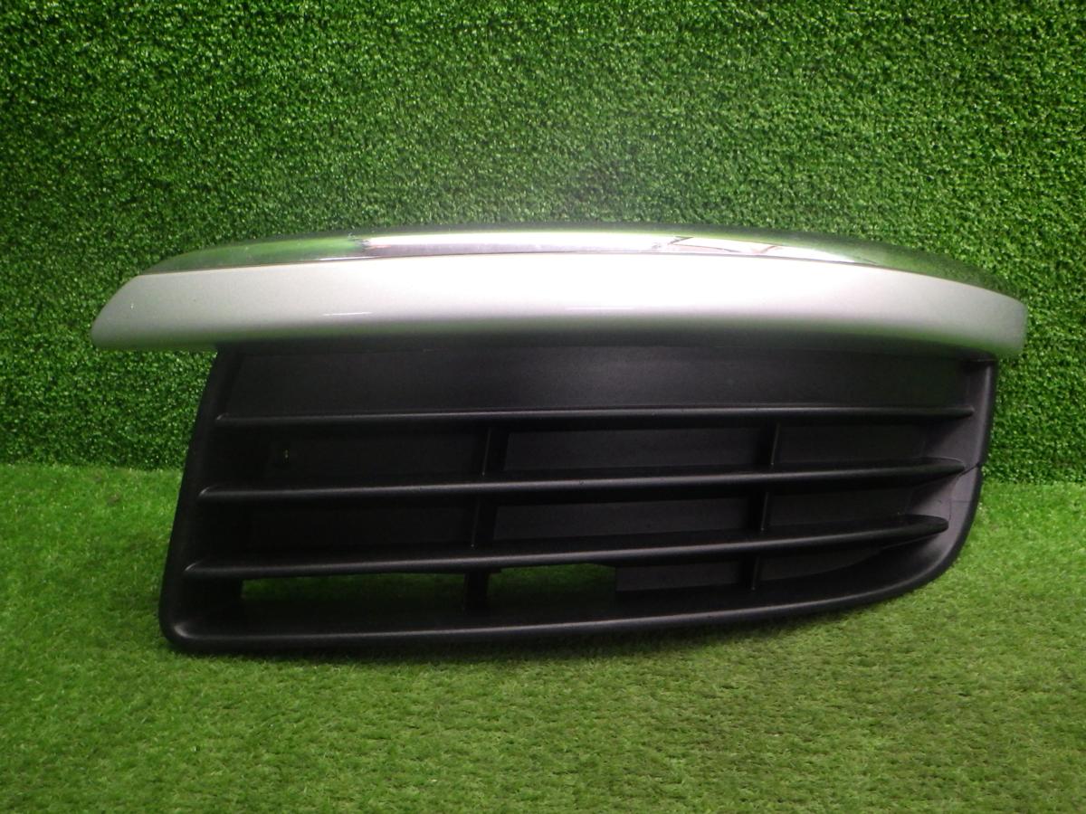 【中古】 フォルクスワーゲン VW 1K ゴルフ フロントバンパー 左モール ジャンク 180406053中古 車 パーツ 中古パーツ 中古部品 カスタム 即発送