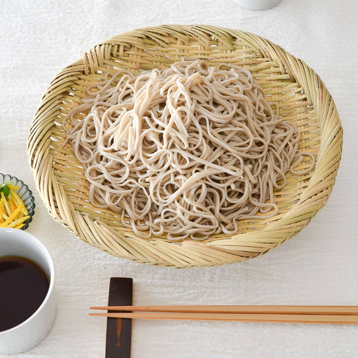 丸ざる 七寸/八寸 2サイズ すず竹 ござ目編み 矢筈巻き仕上げ 手仕事 天然素材 岩手県 日本製