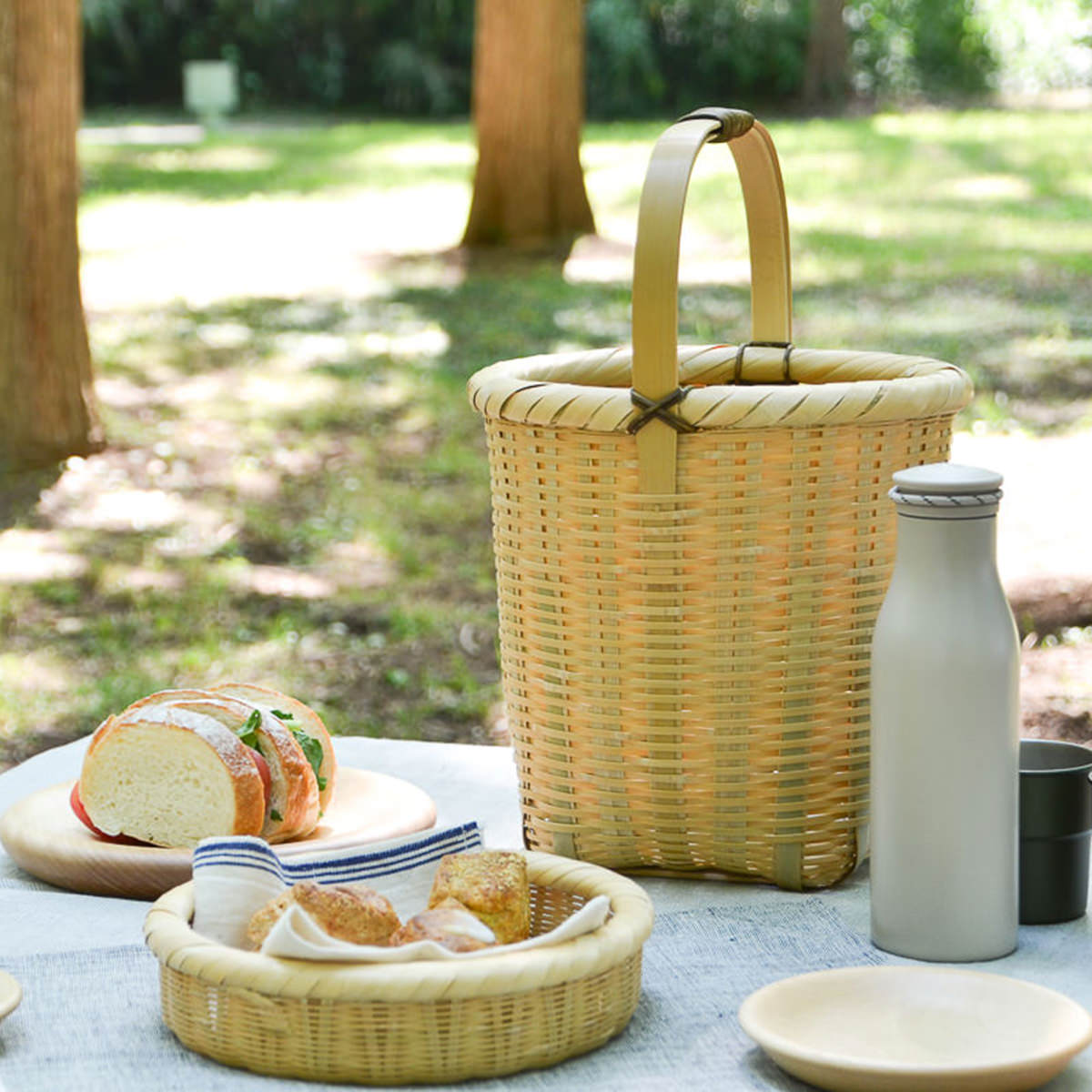 竹製 蓋付きトールバスケット 真竹 青竹 ツヅラフジ 竹かご 手提げ 収納かご ピクニック お弁当 水筒 お出かけ用 プレート利用 経年変化 天然素材 手仕事 日本製 大分県