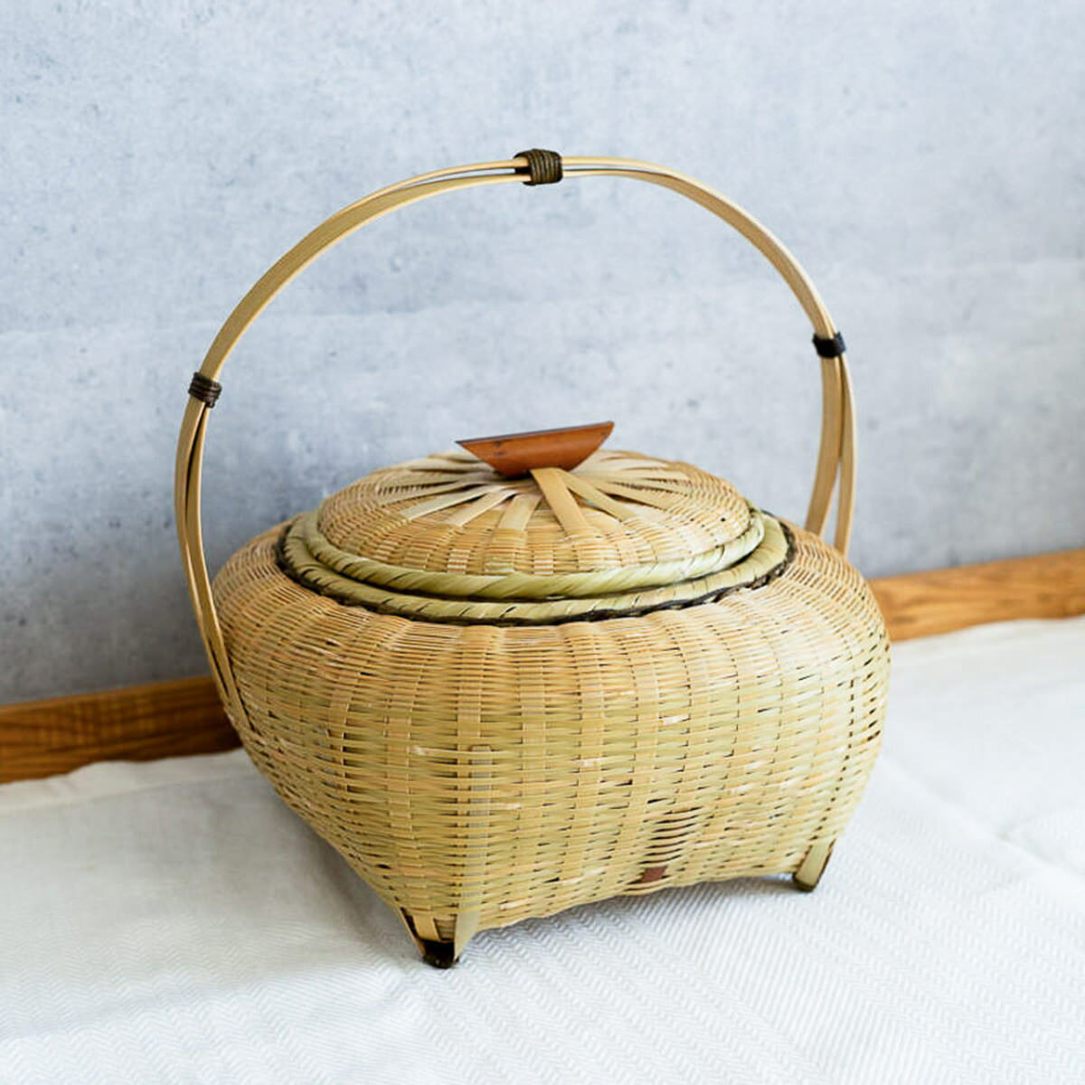イリコ籠 小 真竹 青竹 ツヅラフジ 蓋付き 竹籠 竹かご 収納かご 茶器入れ インテリア 手仕事 大分県 ..