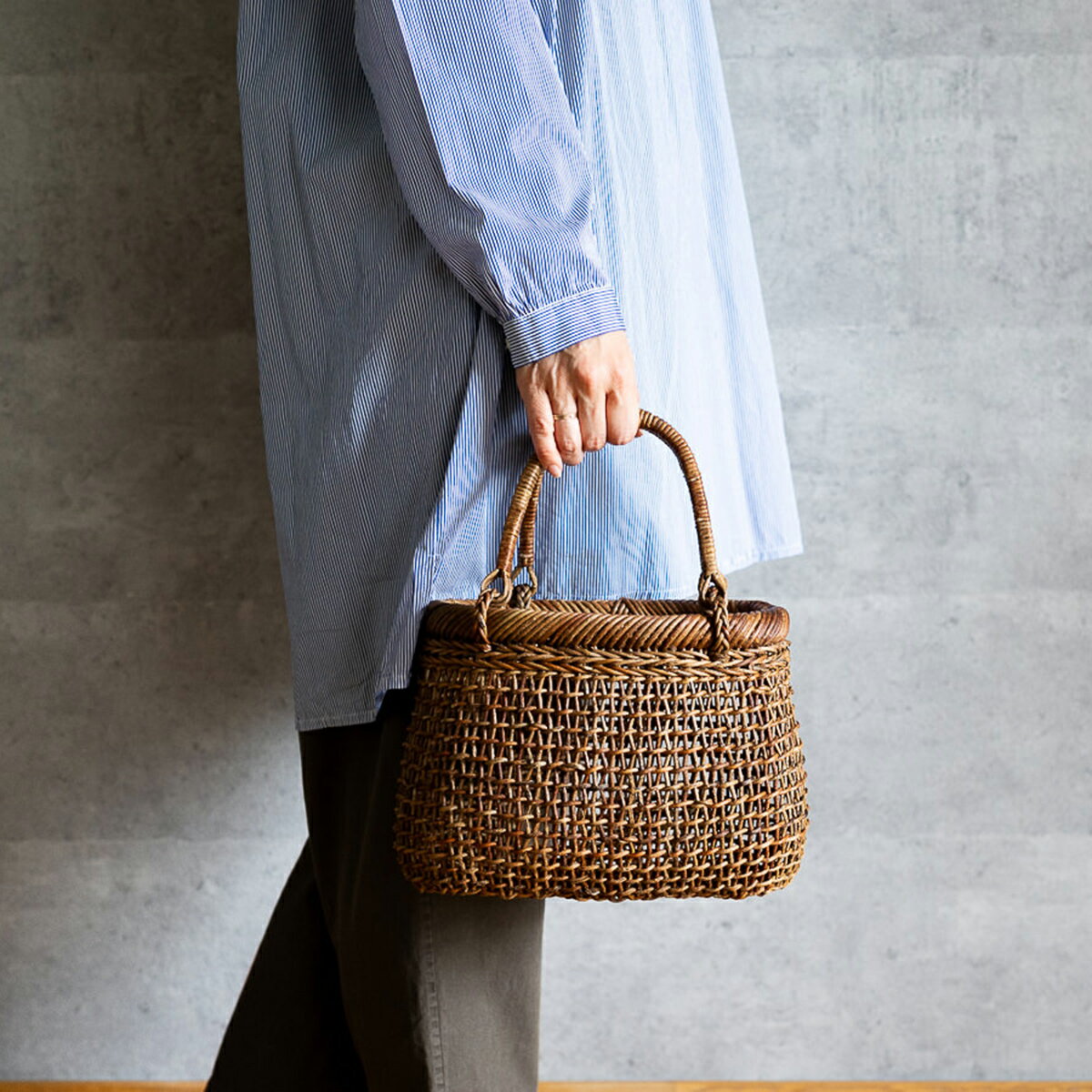 特製すかし編み 手提げかご 特小 あけび蔓 持ち手可動タイプ 天然素材 手作り 丈夫 お出かけやインテリアに 長野県 日本製