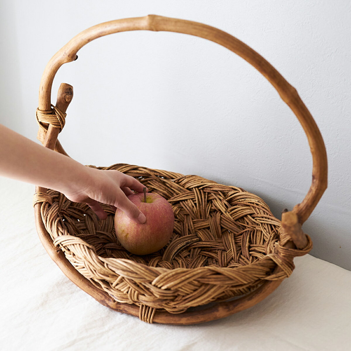 Rakuten - ウェーブバスケット 大 あけび やまぶどう手 手つきかご 果物かご 一点もの 天然素材 手仕事 山形県