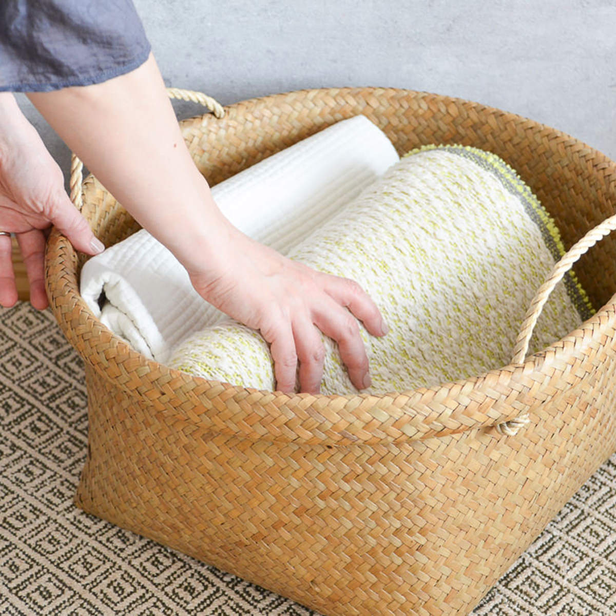 Rakuten - 丸かご 取手付き L/XLサイズ カチュー 水草 浅型 大容量 軽量 脱衣かごにも 手編み タイ製