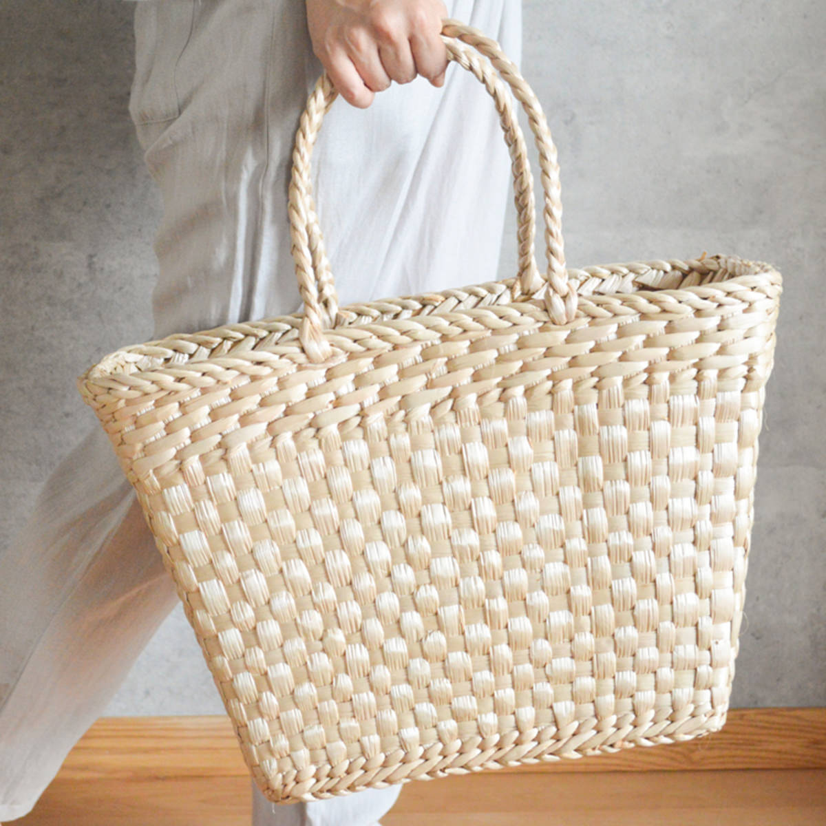 Rakuten - トートバッグ Tote Bag がま 手提げかご 肩掛け可能 買い物かご ピクニック 旅行 大きめ 軽量 耐水性 天然素材 手仕事 ポーランド製