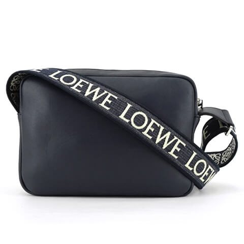 【2022-23秋冬新作】 ロエベ/LOEWE メンズ ショルダーバッグ MILITARY MESSENGER BAG XS B553A72X21 (DEEP NAVY/ネイビー/5544) ミリタリーメッセンジャーバッグ XS/クロスボディバッグ/フラップ/ジャカード/ジャガード/小物/プレゼント/誕生日/バレンタイン/クリスマス