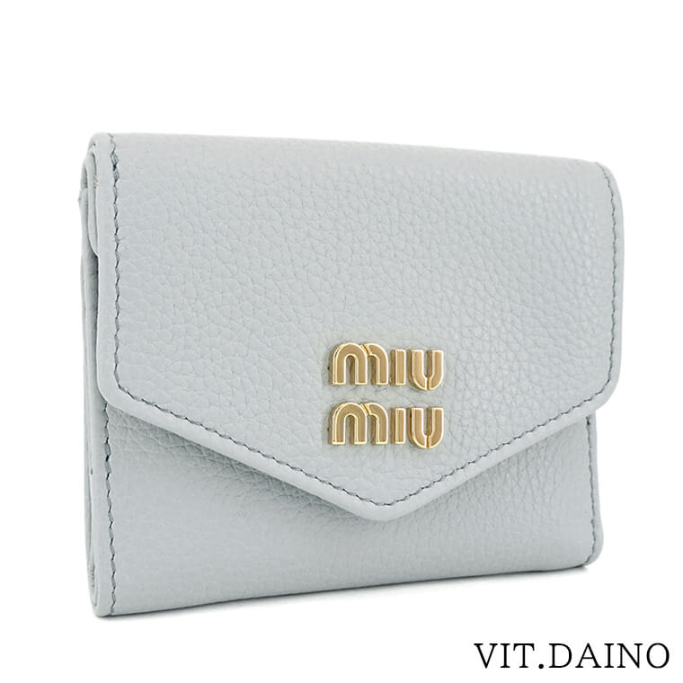 ミュウミュウ 財布（レディース） ミュウミュウ MIU MIU レディース 3つ折り財布 VIT DAINO 5MH043 2DT7 FIORDALISO コーンフラワーブルー F0591 VIT.DAINO miumiu ヴィッテロ ダイノ 折財布 ミニ財布 ミニウォレット サイフ 小物 プレゼント 誕生日 クリスマス 母の日 【2024春夏新作】