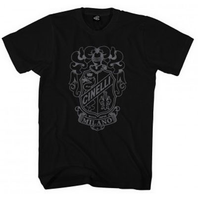 チネリ CREST T-SHIRT ブラック 商品のカラー・サイズについて 商品のカラーはディスプレイの種類等により、実物と異なって見える場合がございます。 掲載商品の仕様、ロゴ等のデザインは改良のため、変更される場合がございます。 また、メーカーが発表していない寸法や個人的なフィット感についてはお答えいたしかねます。あらかじめご了承ください。沖縄県への送料について 沖縄県への発送に送料無料は適用されません。購入金額に関わらず1,650円（税込）が通常送料に別途加算されます。